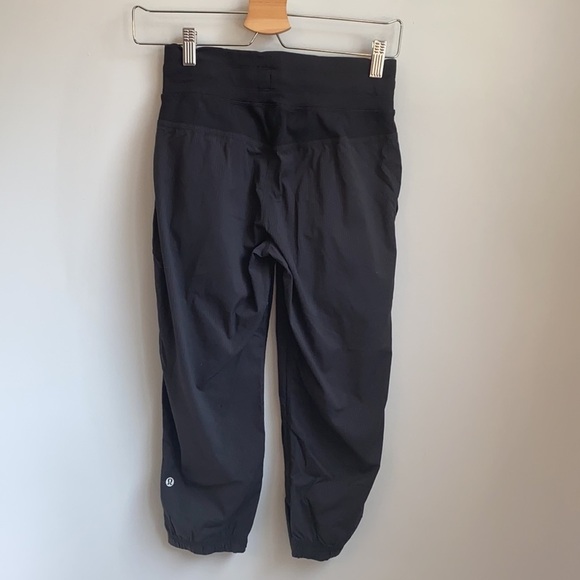 Lululemon Studio Crop II SZ 2 - Picture 5 of 7
